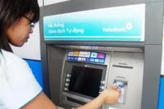 Chủ thẻ E-Partner của VietinBank có thể thanh toán trực tuyến vé máy bay Vietnam Airlines mà không phải đến phòng vé. (Nguồn: Internet).