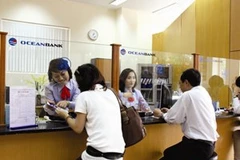 Khách hàng đang giao dịch tại OceanBank. (Nguồn: OceanBank)