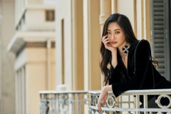 [Photo] Hoa hậu Lương Thùy Linh hóa quý cô ‘sành điệu hàng hiệu’