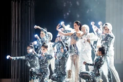 [Photo] Dàn Hoa hậu catwalk đầy ấn tượng trên sàn diễn thời trang