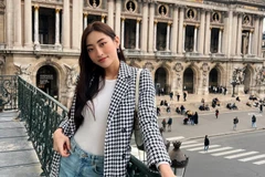 Hoa hậu Lương Thùy Linh trên đường phố Paris. (Ảnh: NVCC)