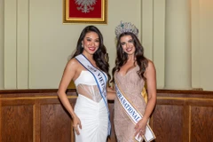 Á hậu Kim Duyên đọ sắc cùng đương kim Miss Supranational. (Ảnh: BTC)