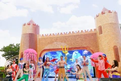 Vở xiếc nhạc kịch “Chuyện tình Biển xanh” tại sân khấu Cung điện Hải vương. (Ảnh: CTV/Vietnam+)