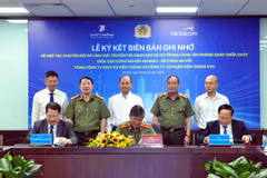 Lãnh đạo các đơn vị ký biên bản ghi nhớ hợp tác. (Ảnh: VNPT)