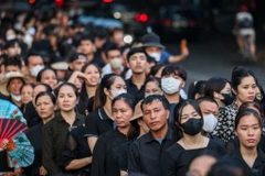 Ngày Quốc tang thứ 2: Người dân xếp hàng từ 2 giờ sáng chờ viếng Tổng Bí thư 