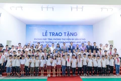 Sáng 12/4 tại Lạng Sơn, Samsung Việt Nam trao tặng phòng học máy tính, thư viện và sân bóng cho các em học sinh tại Ngôi trường Hy vọng Samsung Lạng Sơn tại thôn Trung Cấp, xã Mai Pha, thành phố Lạng Sơn, tỉnh Lạng Sơn, nhằm mang tới một môi trường học tập tốt hơn cho các em học sinh tại đây. (Ảnh: Minh Sơn/Vietnam+)