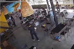 Bản tin 60s: Đình chỉ công tác người ném tiền trong quán ăn ở Đà Nẵng