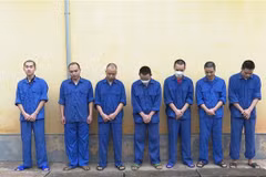 Các đối tượng tại cơ quan Công an. (Ảnh: TTXVN phát)
