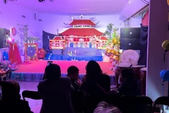 Một buổi giới thiệu rối nước Việt Nam tại Pháp. Ảnh: Thu Hà - TTXVN