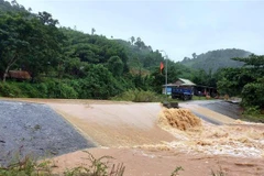 Trên địa bàn tỉnh Quảng Bình hiện có hơn 20 điểm bị ngập úng và sạt lở, ảnh hưởng đến đời sống của nhân dân. (Ảnh: TTXVN phát)