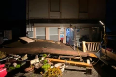 Thiệt hại do động đất gây ra bên ngoài một tòa nhà ở Rio Dell (California). (Nguồn: CNN)