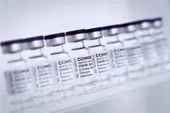 Vaccine phòng COVID-19 của hãng Pfizer/BioNTech. (Ảnh: AFP/TTXVN)