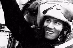 Thượng úy Phạm Tuân, Trung đoàn 921 Sao Đỏ, Sư đoàn Không quân 371 là người đầu tiên lái máy bay MiG-21 bắn tan xác B-52 Mỹ, đêm 27/12/1972. (Ảnh: Tư liệu/TTXVN phát)
