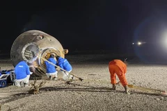 Tên lửa Trường Chinh-2F mang theo tàu vũ trụ Thần Châu-14 rời bệ phóng tại Trung tâm Phóng vệ tinh Tửu Tuyền, Tây Bắc Trung Quốc, ngày 5/6/2022. Ảnh: THX/TTXVN)