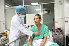 Bệnh nhân Nguyễn Đình Khánh được hồi sinh, cứu sống ngoạn mục. (Nguồn: baoquangnam.vn)