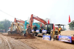 Bốn gói thầu xây lắp của dự án mở rộng Quốc lộ 50 sẽ được triển khai từ ngày 27/12/2022. (Ảnh: Tiến Lực/TTXVN)