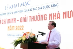 Thứ trưởng Bộ Văn hóa, Thể thao và Du lịch Tạ Quang Đông phát biểu khai mạc triển lãm. (Ảnh: Quốc Khánh/TTXVN)