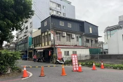 Tuyến đường bị đóng cửa sau trận động đất ở Hoa Liên, Đài Loan, Trung Quốc, ngày 5/4/2024. (Ảnh: THX/TTXVN)