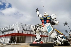 Mô hình robot Gundam khổng lồ có kích thước bằng người thật được dựng tại địa điểm tổ chức Triển lãm Thế giới 2025 ở Osaka. (Nguồn: Kyodo)