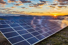 Một dự án sản xuất điện từ năng lượng mặt trời tại tỉnh Western Cape, Nam Phi. (Ảnh: Phi Hùng/TTXVN)