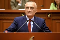 Cựu Tổng thống Albania Ilir Meta phát biểu tại một phiên họp Quốc hội năm 2017. (Ảnh: AFP/TTXVN)