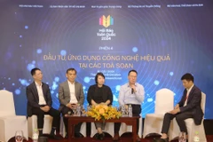 Các chuyên gia chia sẻ ý kiến tại phiên thảo luận "Đầu tư, ứng dụng công nghệ hiệu quả tại các toà soạn". (Ảnh: Thu Hương/TTXVN)