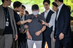 Tài xế gây tai nạn trả lời phỏng vấn trước khi vào Tòa án ngày 30/7. (Nguồn: Yonhap)