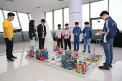Một màn thi đấu của hai đội trong ngày thi 21/1. (Nguồn: Vietnam VEX Robotics National Championship 2024)