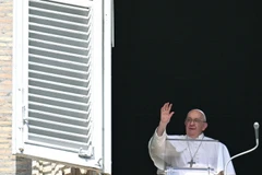 Giáo hoàng Francis kêu gọi ngừng bắn trên mọi mặt trận. (Ảnh: AFP/TTXVN)