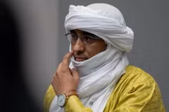 Al Hassan Ag Abdoul Aziz chụp ảnh tại phòng xử án của Tòa án Hình sự Quốc tế ở The Hague, Hà Lan. (Nguồn: Reuters)