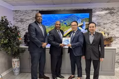 Cơ quan Thương vụ Việt Nam tại Mỹ chụp ảnh lưu niệm với đoàn Bộ Thương mại bang Maryland, Mỹ. (Ảnh: Kiều Trang/TTXVN)