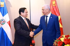 Thủ tướng Phạm Minh Chính hội kiến Chủ tịch Thượng viện Cộng hòa Dominicana Ricardo de los Santos Polanco. (Ảnh: Dương Giang/TTXVN)