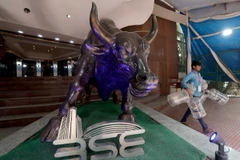 Bên trong khuôn viên Sở giao dịch chứng khoán Bombay (BSE) ở Mumbai, Ấn Độ. (Nguồn: Reuters)