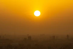 Nắng nóng cực đoan tại thành phố Ichikawa, quận Chiba, phía Đông Tokyo, Nhật Bản ngày 13/4/2023. (Ảnh: AFP/TTXVN)