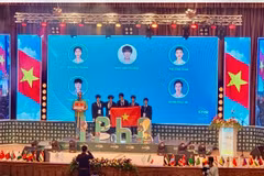 Đội tuyển Olympic Vật lý Việt Nam xuất sắc giành 2 Huy chương Vàng, 3 Huy chương Bạc tại Olympic Vật lý quốc tế. (Ảnh: Báo Đại biểu nhân dân)