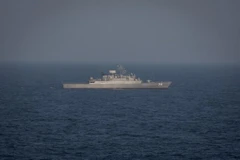 Tàu di chuyển trên Vịnh Aden, Yemen. (Ảnh: IRNA/TTXVN)