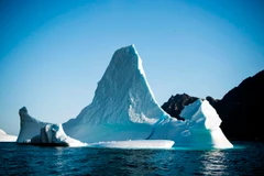 Băng trôi gần đảo Kulusuk, Greenland. (Ảnh: AFP/TTXVN)