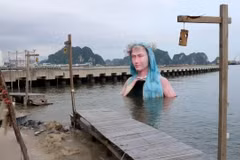 Tượng "Nữ thần San hô" tại Di sản thiên nhiên thế giới vịnh Hạ Long. (Ảnh: Văn Đức/TTXVN)