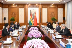 Ngoại trưởng Trung Quốc Vương Nghị hội đàm với người đồng cấp Bolivia Celinda Sosa Lunda tại Bắc Kinh, Trung Quốc, ngày 28/4/2024. (Nguồn: Xinhua) 