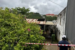 Căn nhà nơi xảy ra vụ hỏa hoạn nghiêm trọng tại thành phố Đà Lạt trưa 24/6. (Ảnh: Nguyễn Dũng/TTXVN)