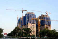 Một dự án bất động sản đang được nhà đầu tư triển khai thi công xây dựng. (Ảnh: TTXVN)