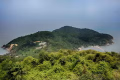 Quang cảnh đảo Hòn Khoai, thuộc xã Tân Ân, huyện Ngọc Hiển, tỉnh Cà Mau. (Ảnh: Huỳnh Anh/TTXVN)