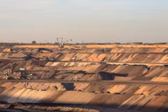 Mỏ khai thác than nâu Tagebau Garzweiler tại bang North Rhine-Westphalia của Đức. (Nguồn: Mining Magazine)