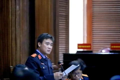 Đại diện Viện Kiểm sát luận tội và đề nghị mức án các bị cáo trong một vụ án. (Ảnh: Thành Chung/TTXVN)