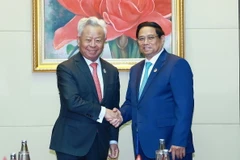 Thủ tướng Phạm Minh Chính gặp ông Kim Lập Quần, Chủ tịch Ngân hàng Đầu tư cơ sở hạ tầng châu Á (AIIB). (Ảnh: Dương Giang/TTXVN)