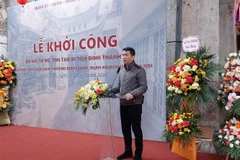 Chủ tịch UBND quận Hoàn Kiếm Phạm Tuấn Long phát biểu tại lễ khởi công. (Ảnh: Đinh Thuận/TTXVN)