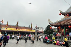 Du khách hành hương Lễ hội Phủ Dầy tại Phủ Tiên Hương (Phủ Chính) năm 2024. (Ảnh: Bích Hằng/Vietnam+)