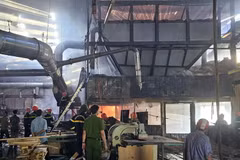 Hiện trường nhà xưởng bị lửa thiêu rụi. (Nguồn: VOV)