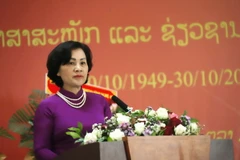 Tổng lãnh sự Việt Nam tại Luang Prabang Kiều Thị Hằng Phúc phát biểu tại Lễ Mít tinh. (Ảnh: Xuân Tú/TTXVN)