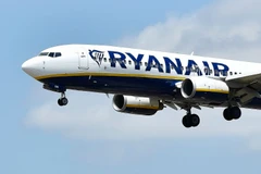 Máy bay của hãng hàng không Ryanair hạ cánh xuống sân bay El Prat ở Barcelona, Tây Ban Nha ngày 1/7/2022. (Ảnh: AFP/TTXVN)